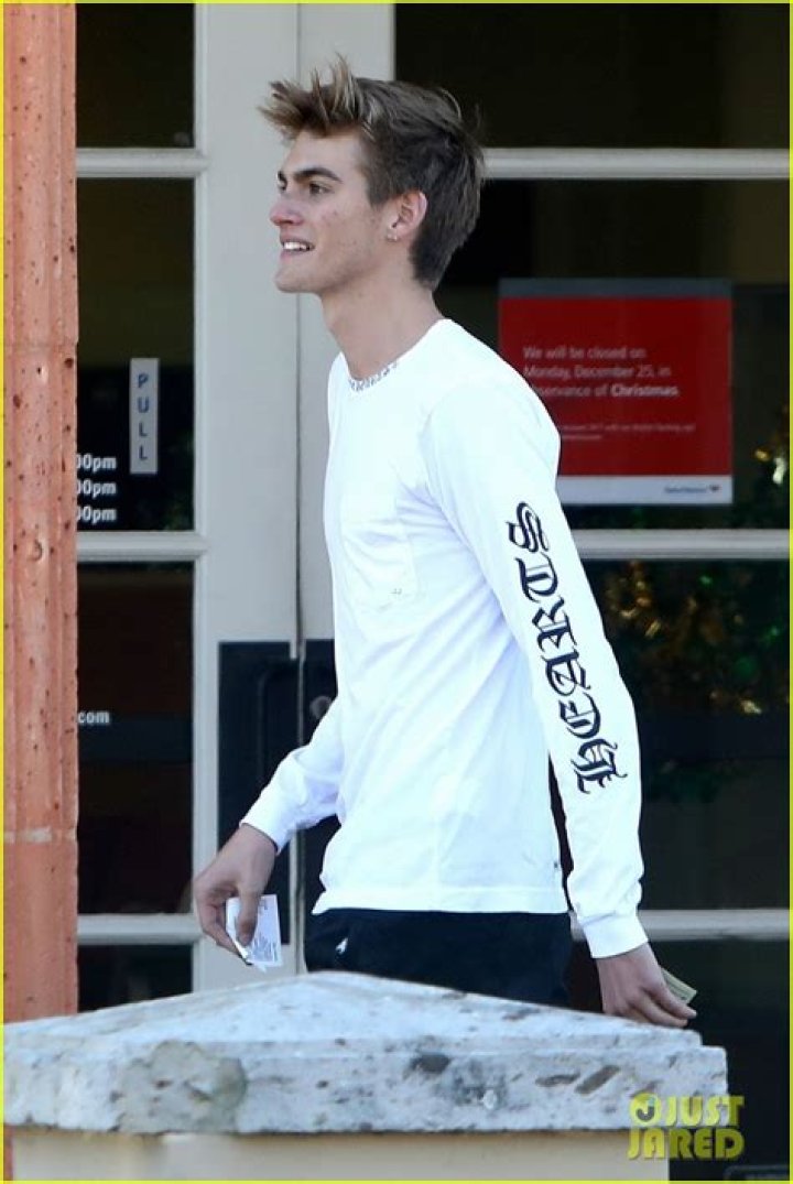 A smiling Presley Gerber steps out in Malibu with his new girlfriend! A smiling Presley Gerber steps out in Malibu with his new girlfriend!