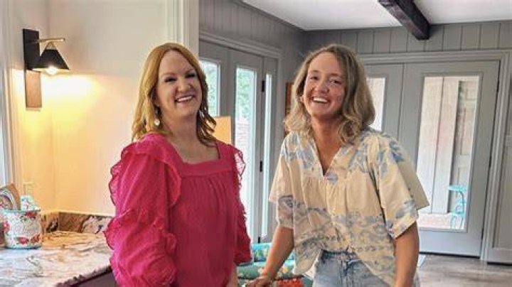 Alex Drummond and Ree Drummond shopping for the wedding dress