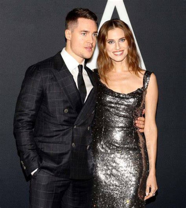 Allison Williams and Alexander Dreymon Walked the Red Carpet Together for the First Time! Allison Williams and Alexander Dreymon Walked the Red Carpet Together for the First Time!