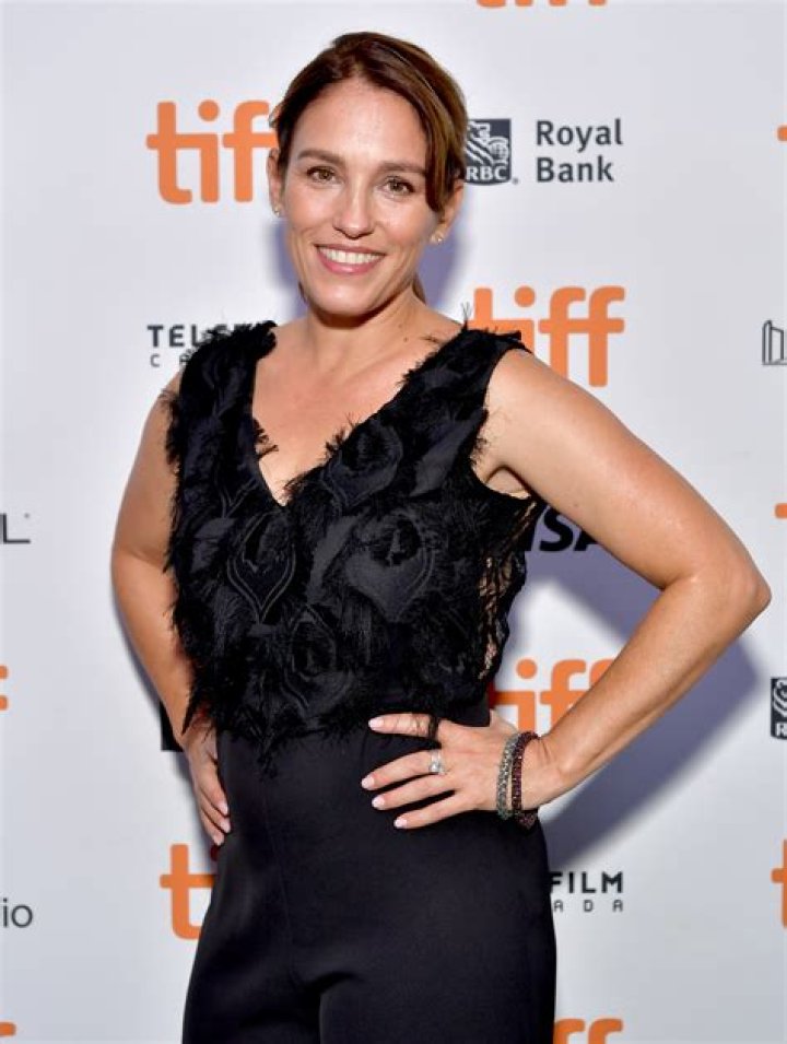 Amy Jo Johnson photo
