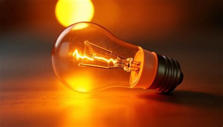 Are halogen bulbs hot?