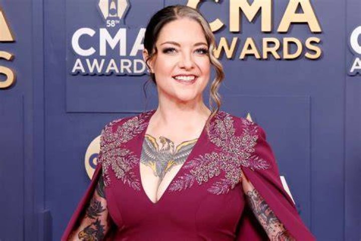 Ashley McBryde photo 2