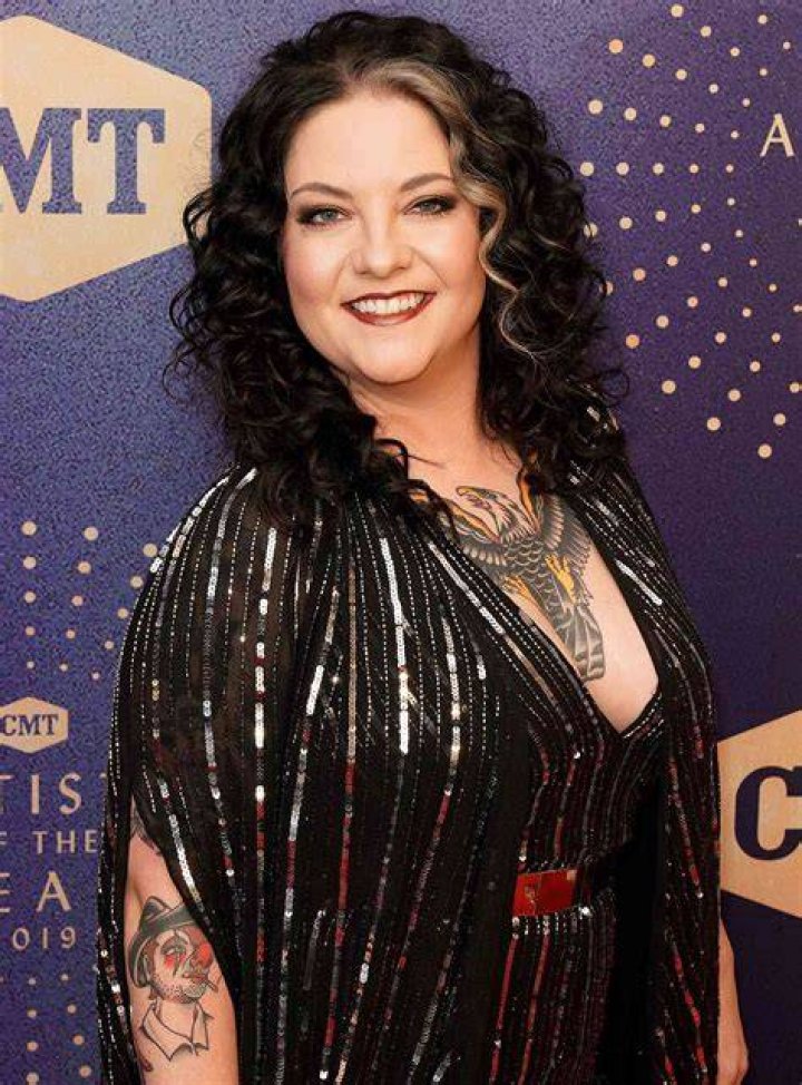 Ashley McBryde photo