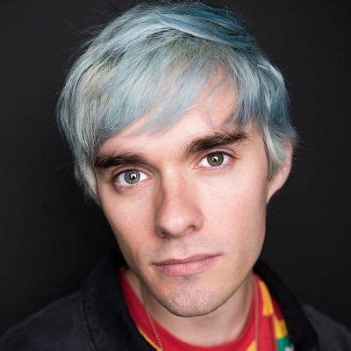 Awsten Knight Bio (Wiki) 