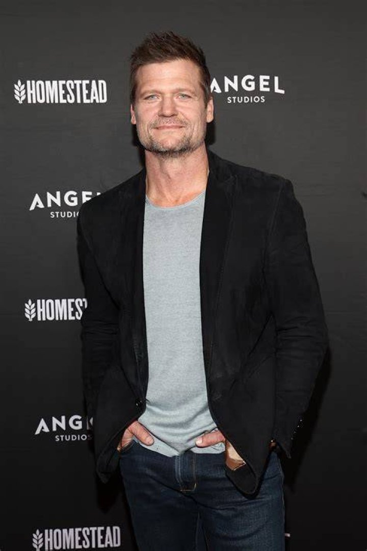 Bailey Chase photo