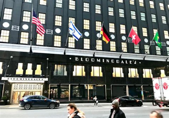Bloomingdale's Glendale Hosts Opening Gala Celebration With VH1 Save The Music Foundation