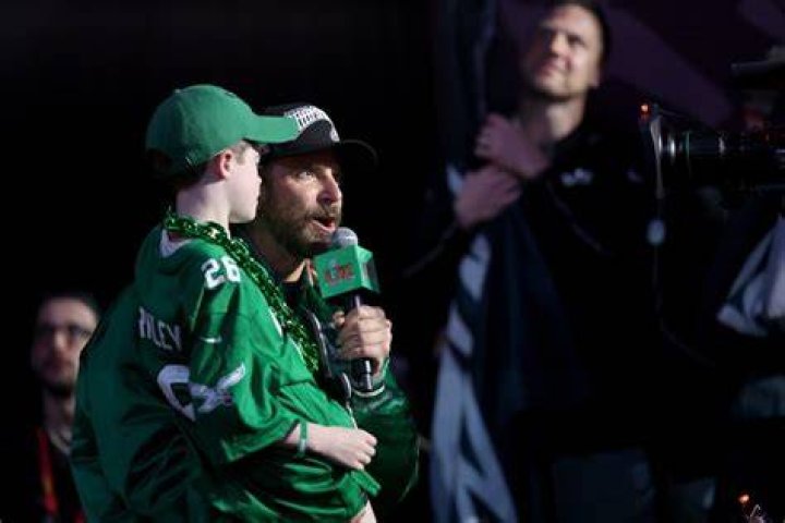Bradley Cooper & Will Smith are apparently huge Philly Eagles superfans