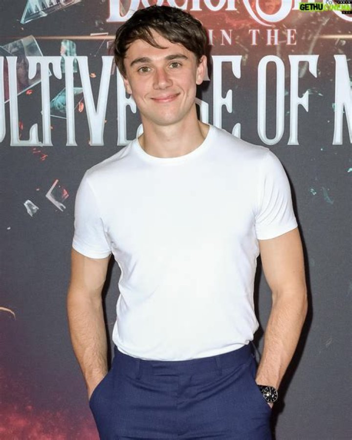 Calam Lynch Bio (Wiki) 