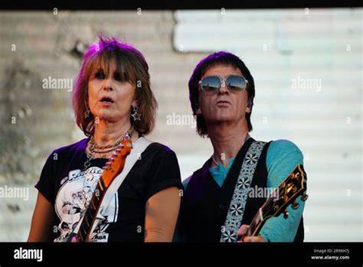 Chrissie Hynde performing