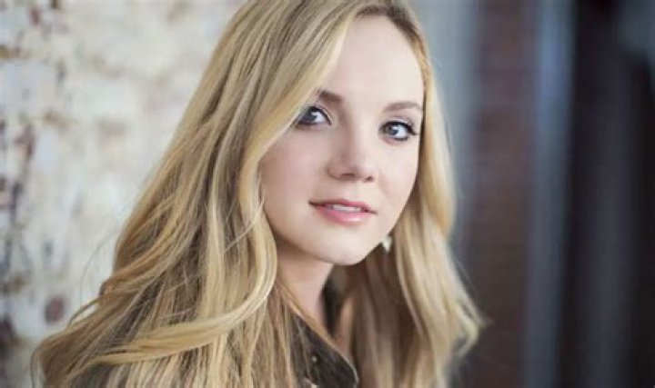 Danielle Bradbery Bio (Wiki) 