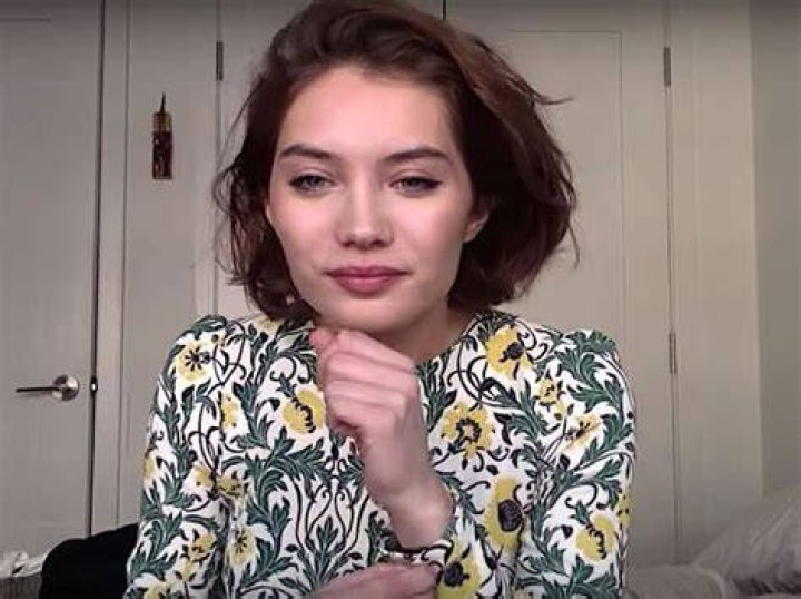 Dayna Frazer Bio (Wiki) 