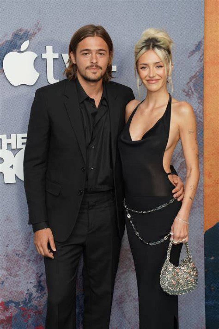 It’s official! Delilah Hamlin and Henry Eikenberry make Red Carpet Debut as a couple Delilah Hamlin is dating The Crowded actor Henry Eikenberry
