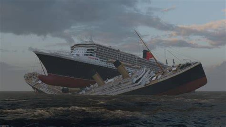 Did the Queen Mary sink another ship?