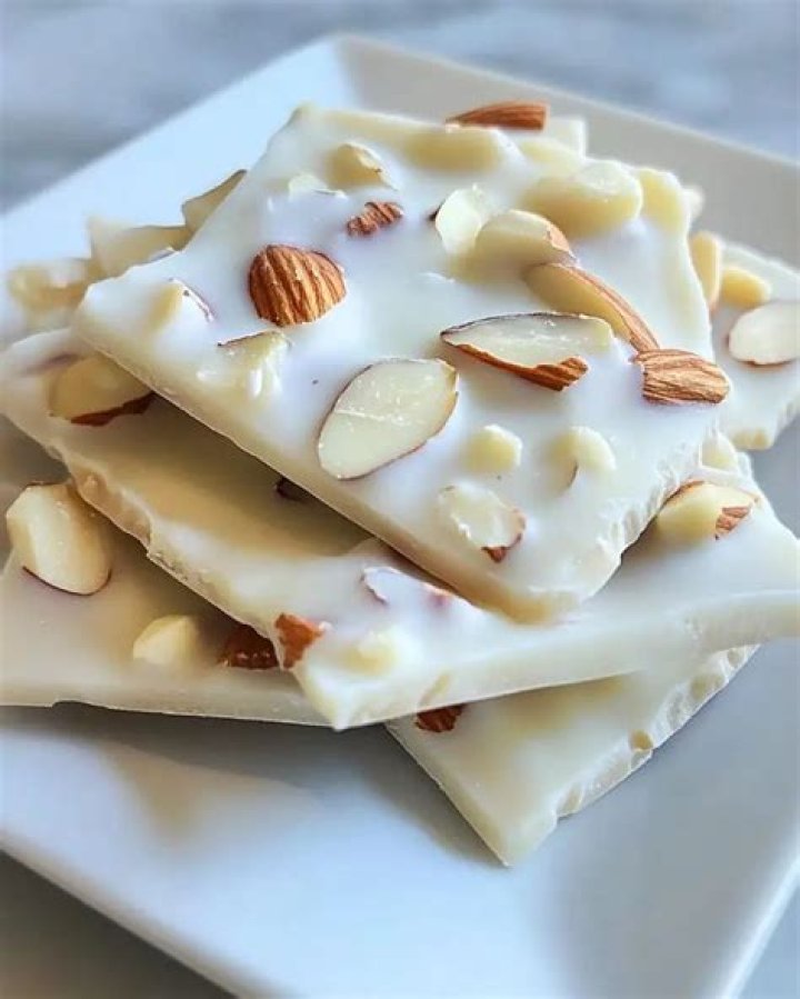 Does almond bark taste like white chocolate?