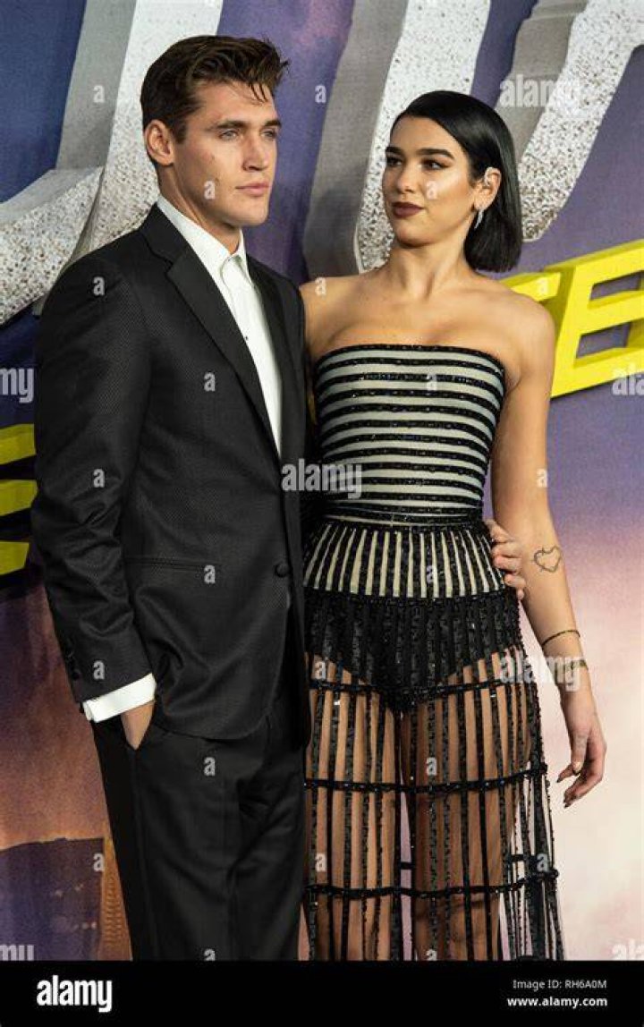 The famous singer, Dua Lipa is now getting her relationship with Paul Klein to an end! She is back with her ex Isaac Carew! Dua Lipa and Issac Carew