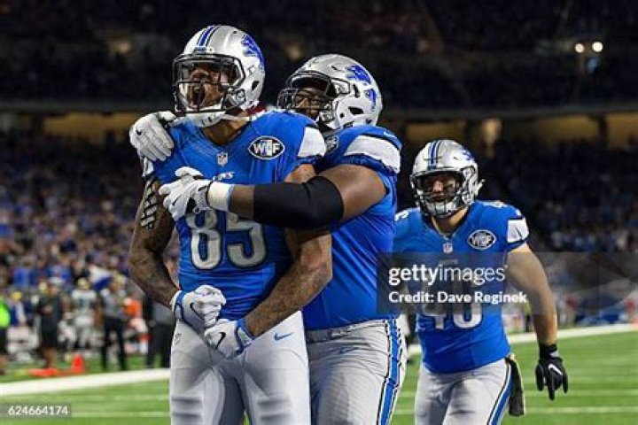 Ebron celebrating touchdown for the Steelers