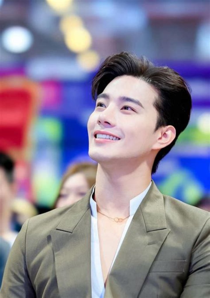 Famous Thai Actors- Bie Thassapak