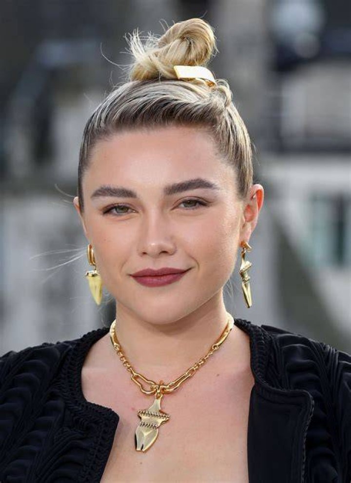 Florence Pugh Hits Back at Vulgar Men For Trolling Her Body! Florence Pugh