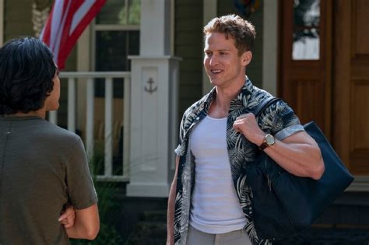 Glamorous. (L to R) Graham Parkhurst as Parker, Miss Benny as Marco in episode 108 of Glamorous. Cr. Amanda Matlovich/Netflix © 2023 Glamorous. (L to R) Graham Parkhurst as Parker, Miss Benny as Marco in episode 108 of Glamorous. Cr. Amanda Matlovich/Netflix © 2023