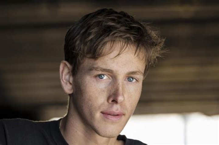Harris Dickinson Bio (Wiki) 