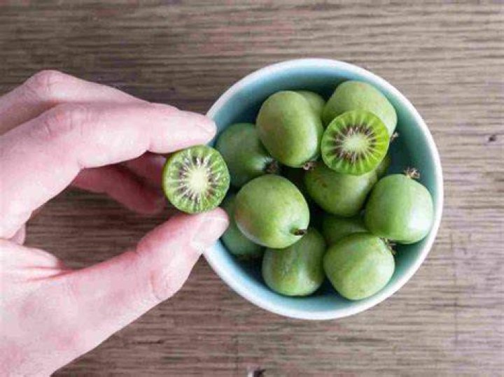 How do you use kiwi berries?