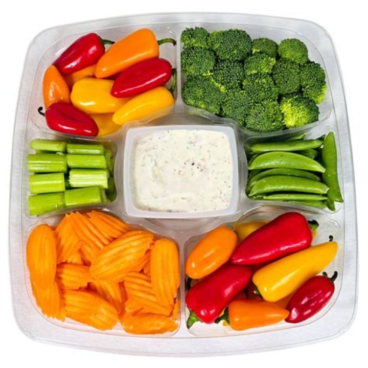 How many does a Costco veggie tray feed?