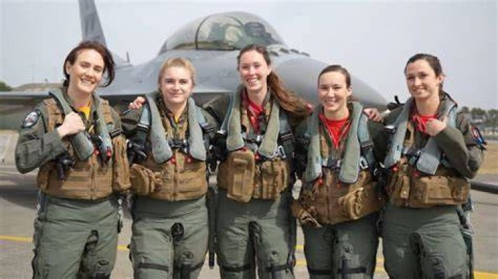 How many g’s do fighter pilots feel?