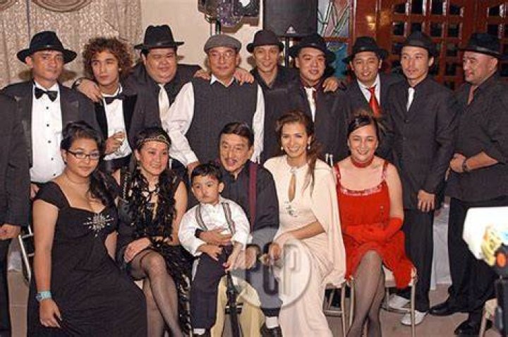 How many wives does Dolphy have?