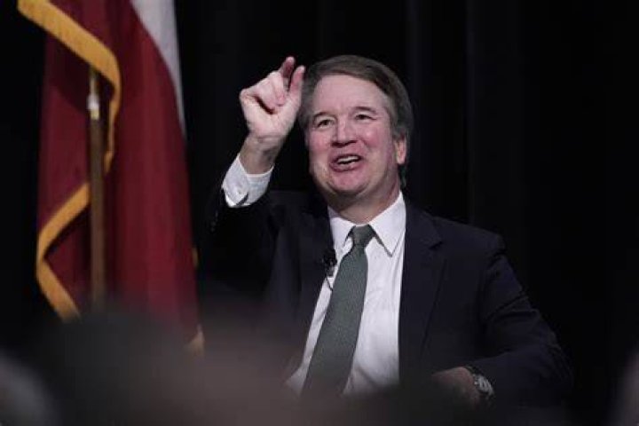 How tall is Brett Kavanaugh?