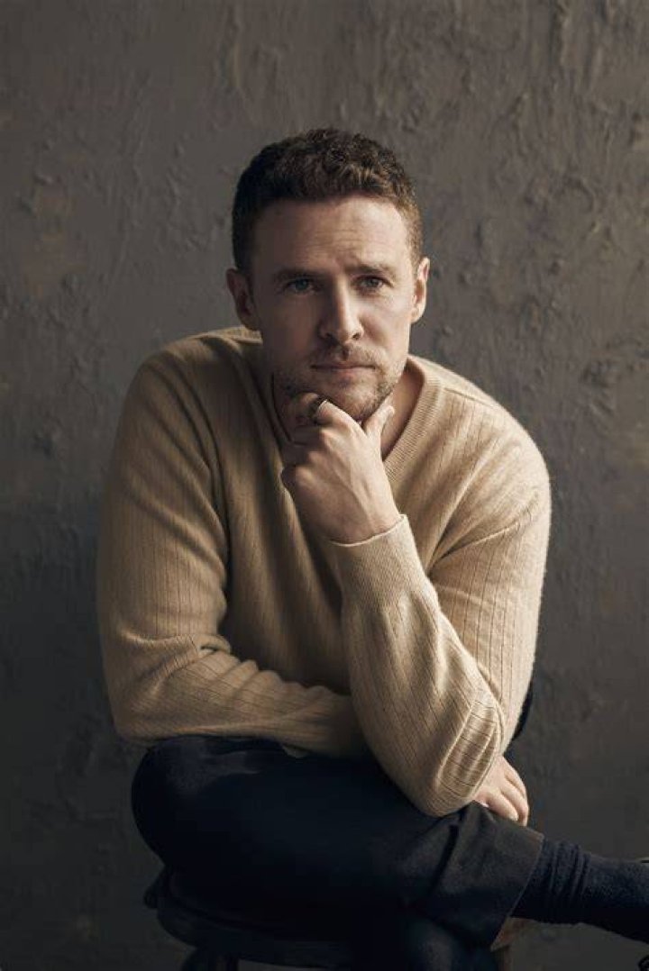 Iain De Caestecker photo