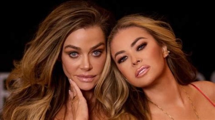 Is Carmen Electra a lesbian?