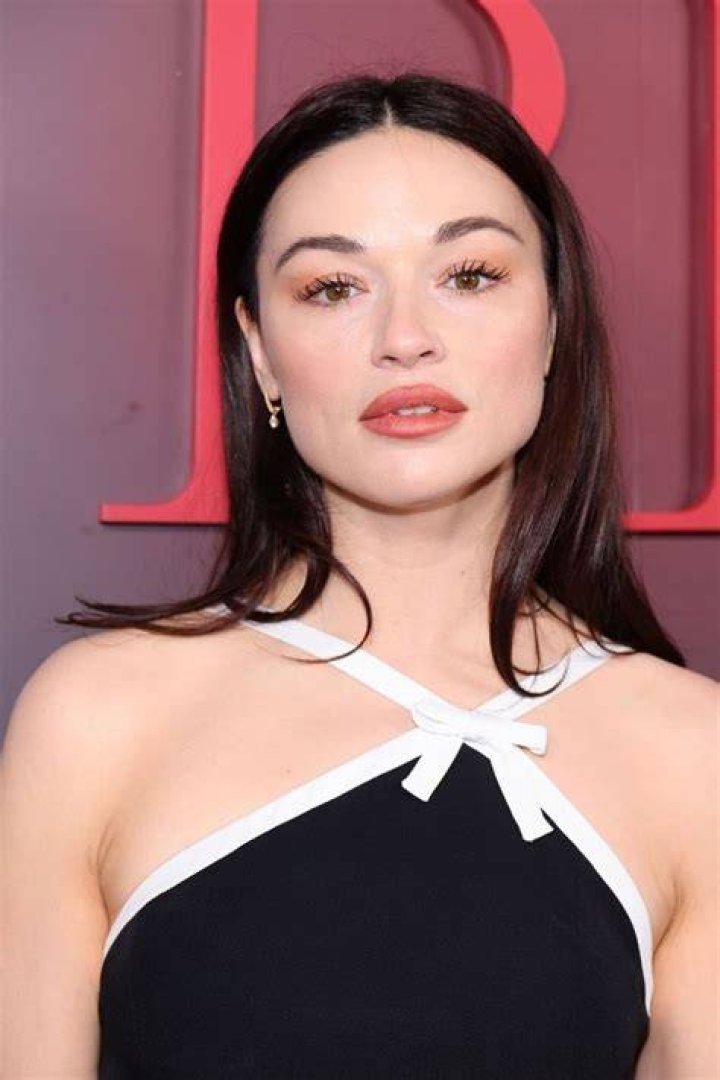 Is Crystal Reed lesbian?