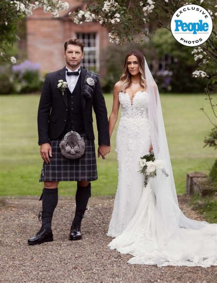 Jana Kramer Sold Her Wedding Ring After The Split; Reason Explained! Jana Kramer Sold Her Wedding Ring After The Split; Reason Explained!