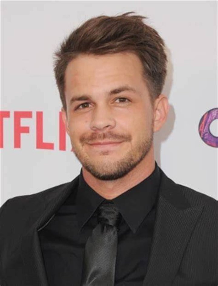 Johnny Simmons photo