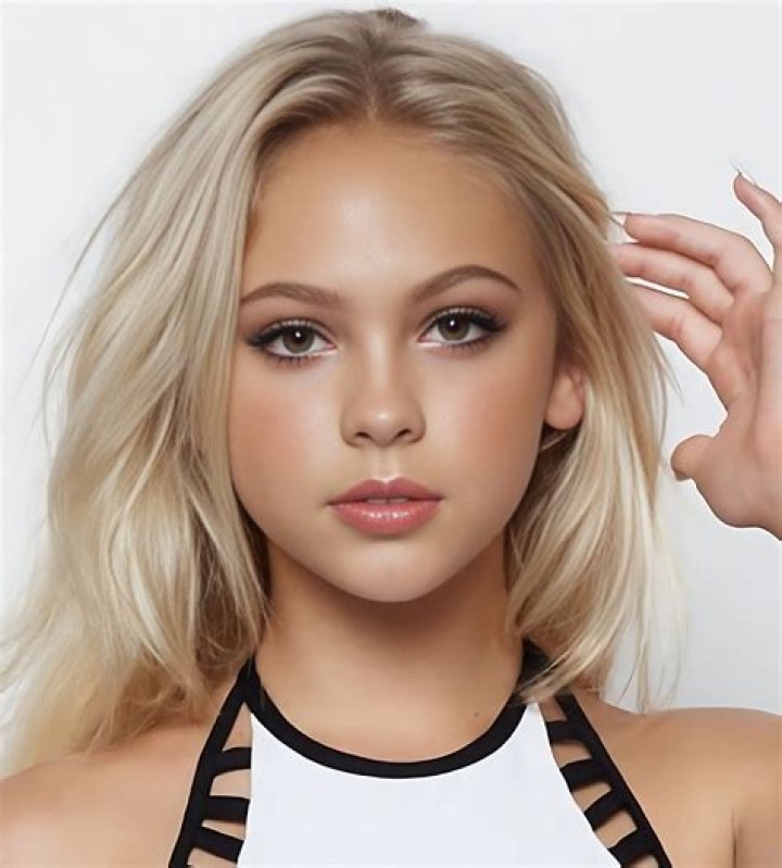 Jordyn Jones' pet Simba and Bentley
