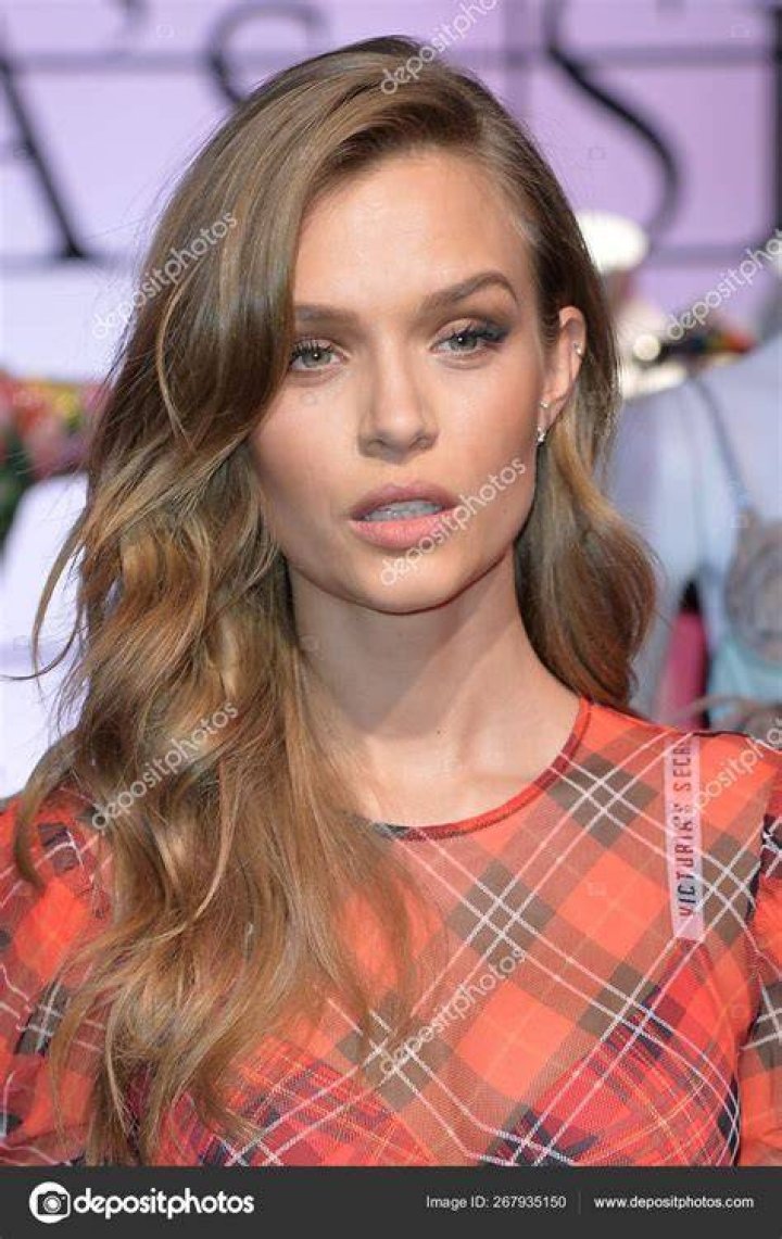 Josephine Skriver 