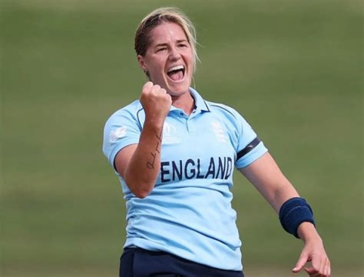 Katherine Brunt Bio (Wiki) 