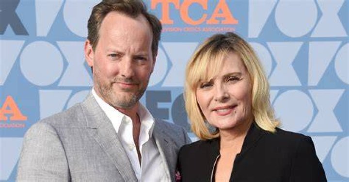 Kim Cattrall was married to Larry Davis.