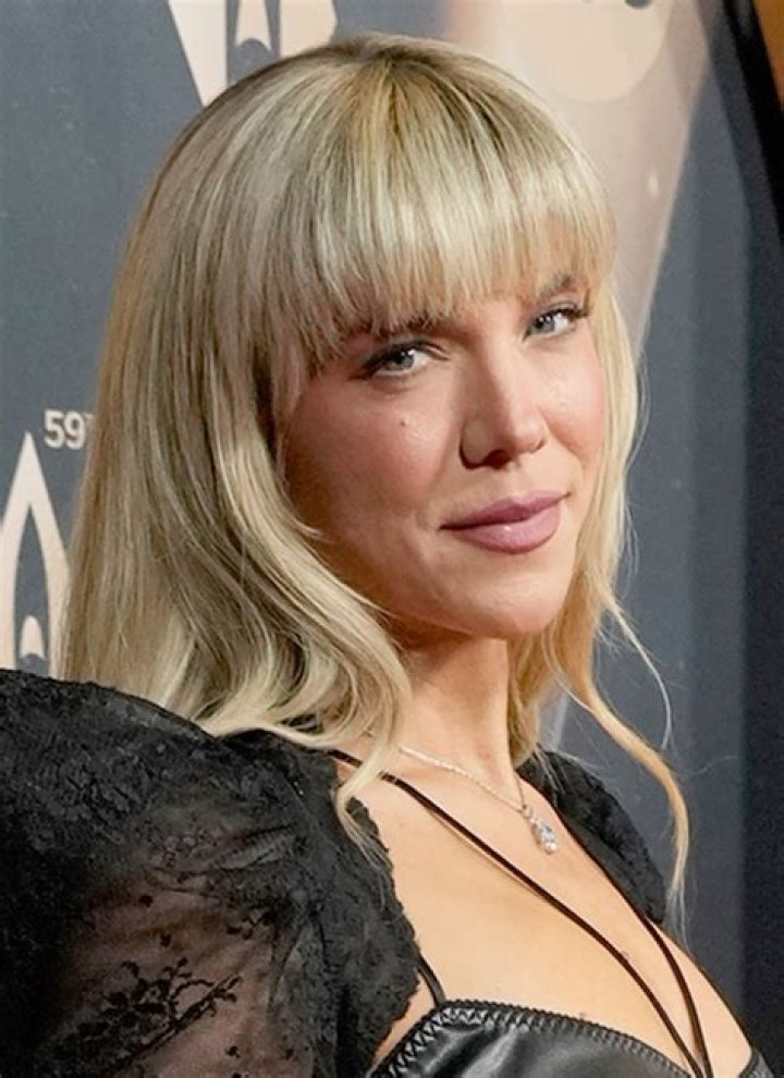 Kimberly Perry photo 2