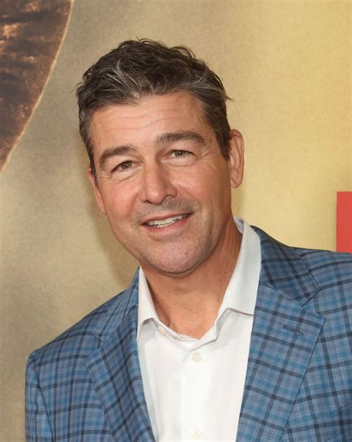 Kyle Chandler photo 3