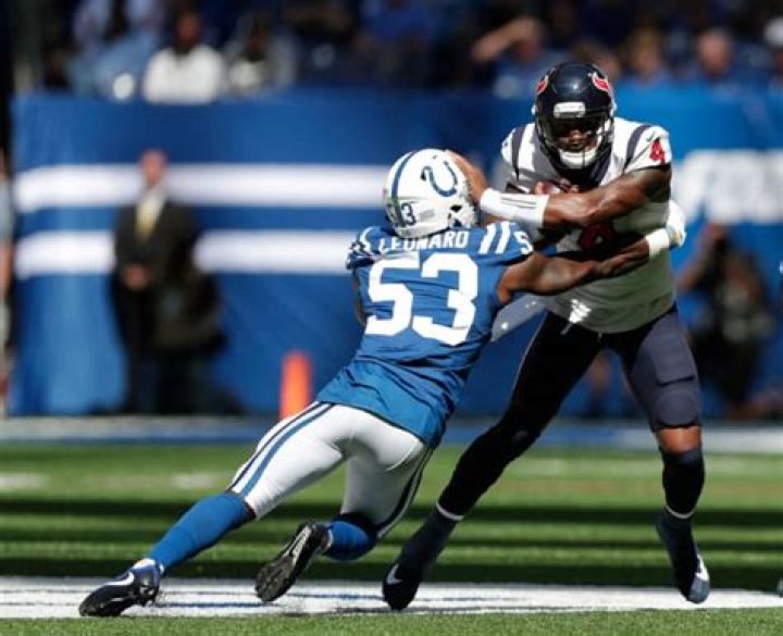 Leonard solo tackling during NFL match