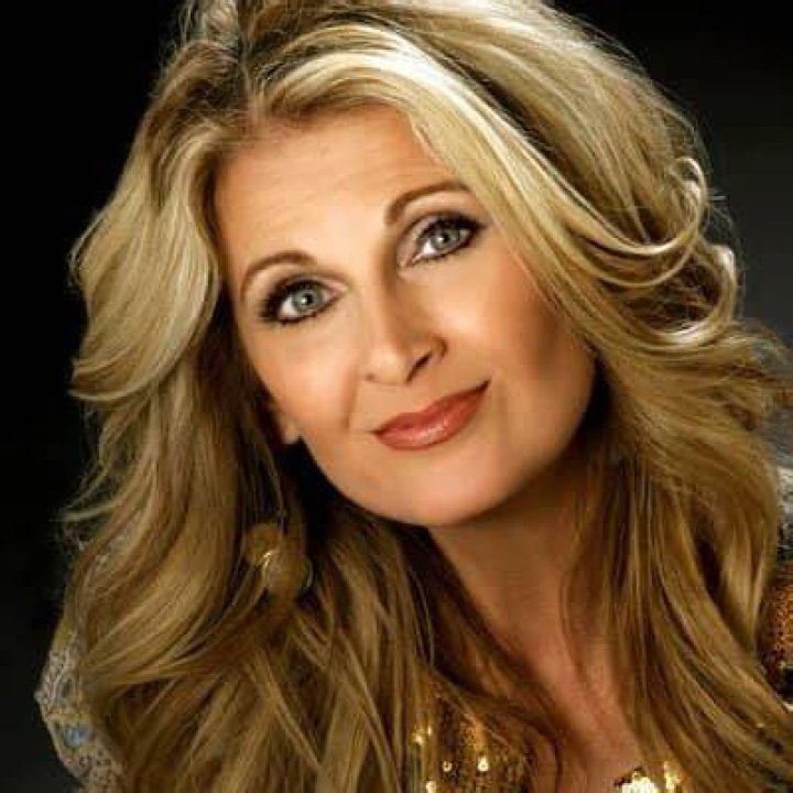 Linda Davis Bio (Wiki) 
