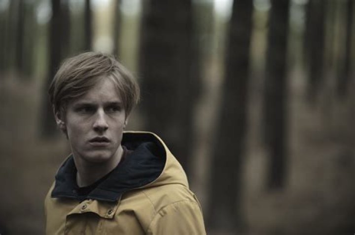 Louis Hofmann Dark