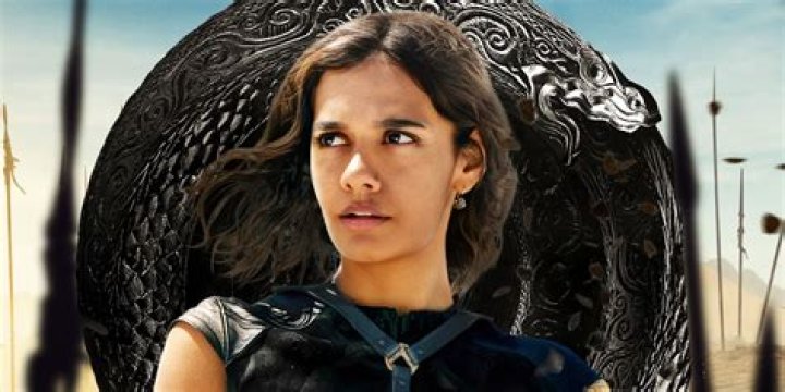 Madeleine Madden photo 3