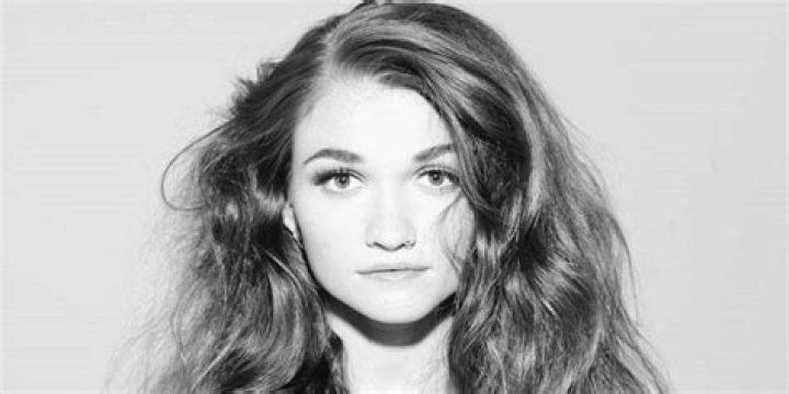Mandy Lee - Age, Family, Bio