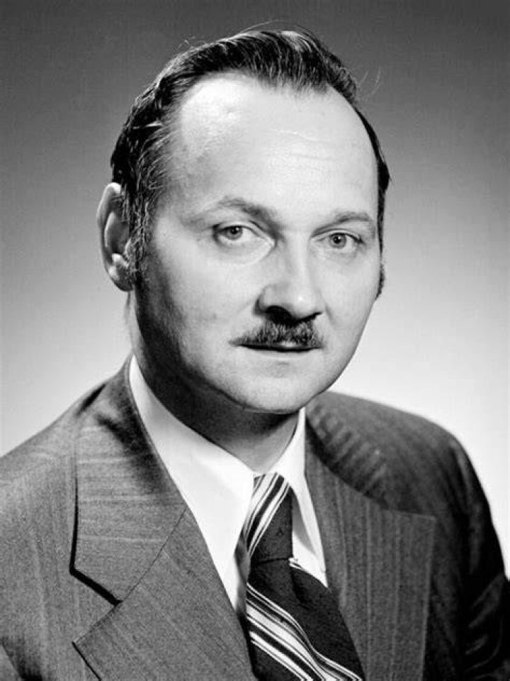 Maurice Strong photo 2