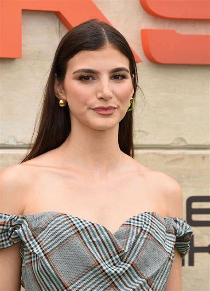 Mia Challis Bio (Wiki) 
