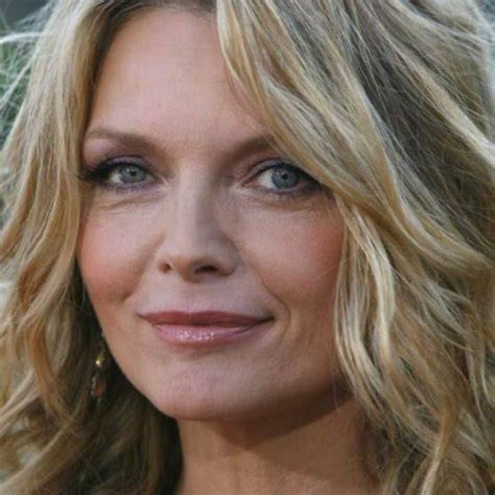 Michelle Pfeiffer Bio (Wiki) 