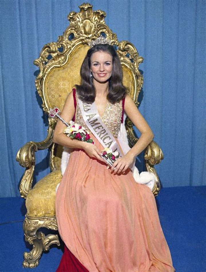 Phyllis George photo 2