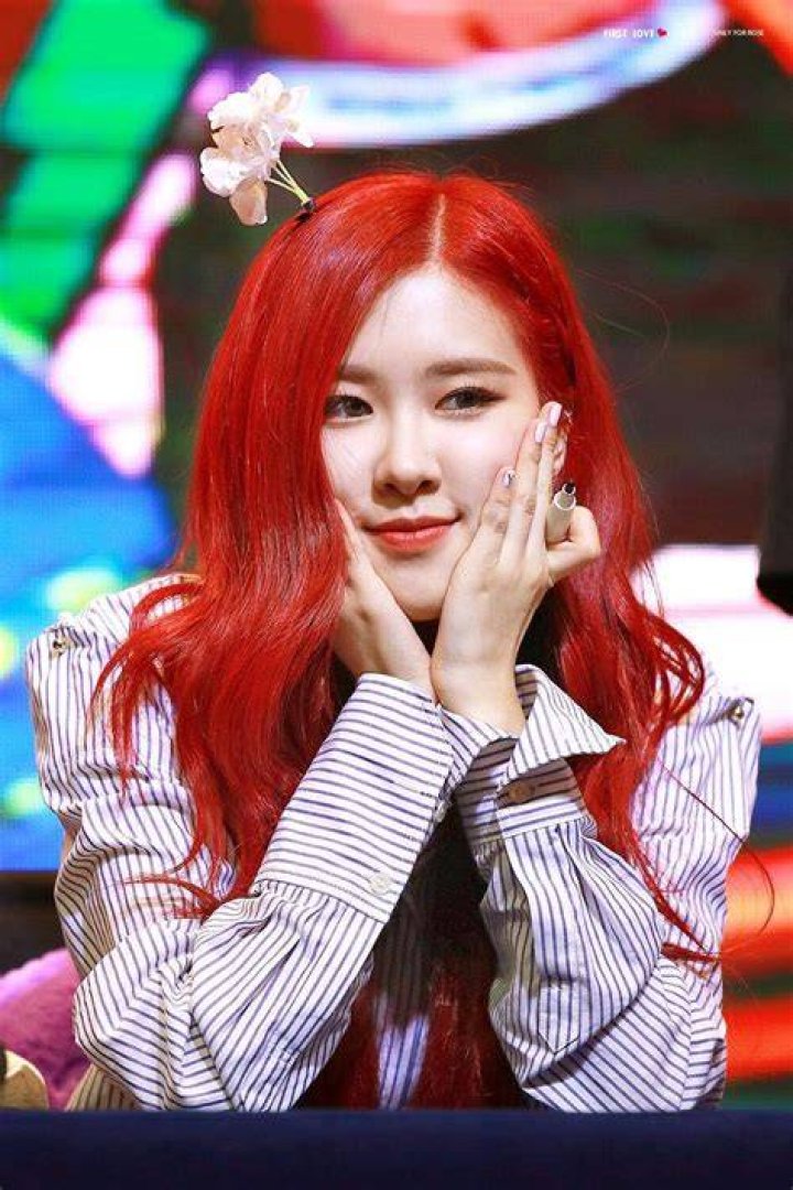 Roseanne Park (Rosé) Roseanne Park (Rosé)